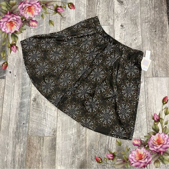 Madison Dresses & Skirts - LuLaRoe Madison floral Patterned Skater style‎ plus size stretchy Skirt size 3XL